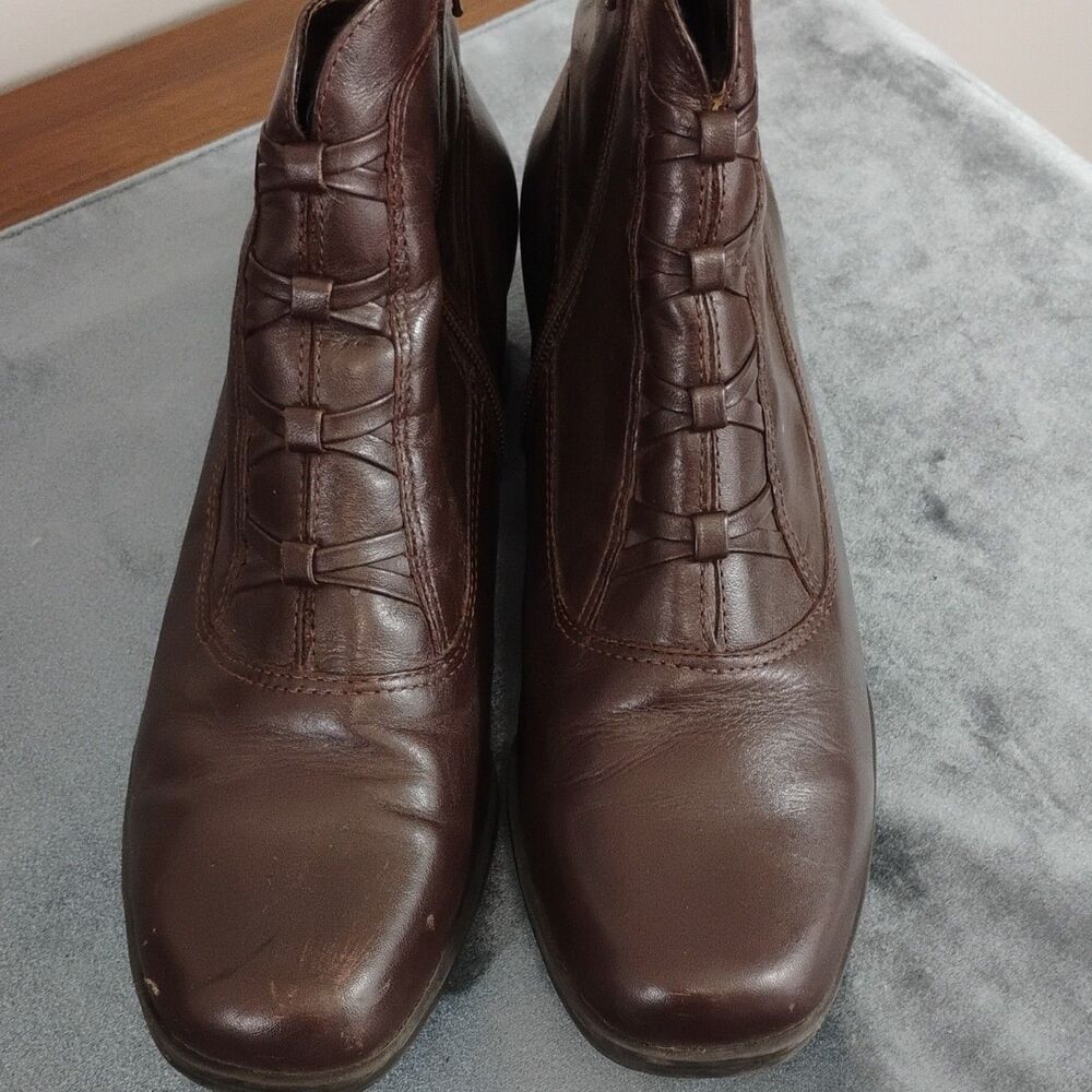 90's Laura Scott Women’s Size 6 Brown Leather Ankle Bootie Granny Boots